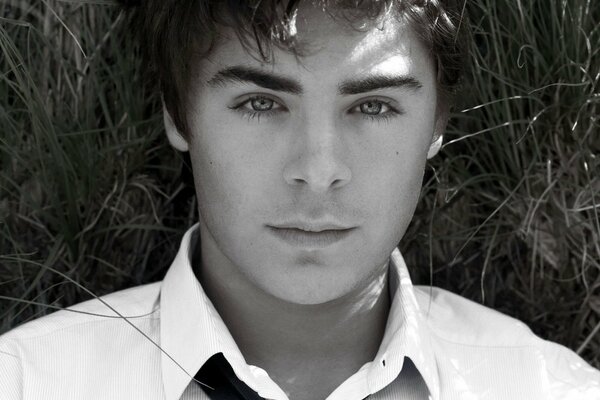 Black and white photo of Zac Efron