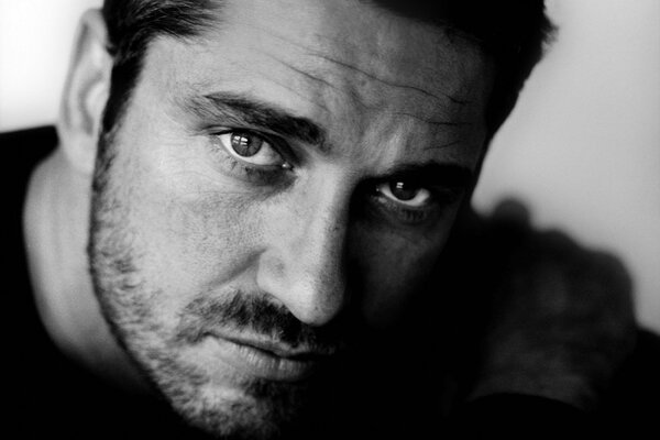 Portrait noir et Blanc de Gerard Butler