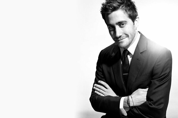 Czarno-białe zdjęcie aktora Jake a Gyllenhaala