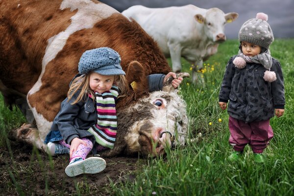 Das sind die Kinder, die die Kuh besiegt haben