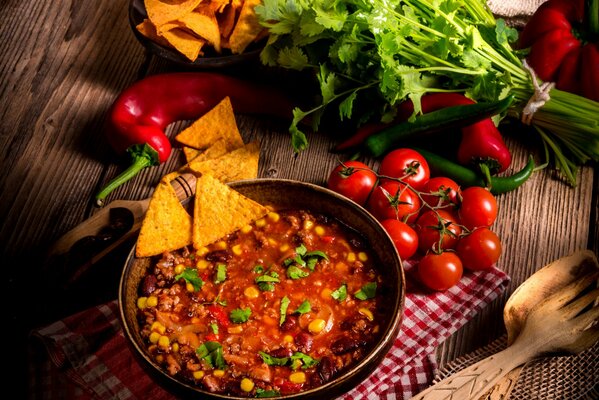 Plat de légumes avec des collations de maïs