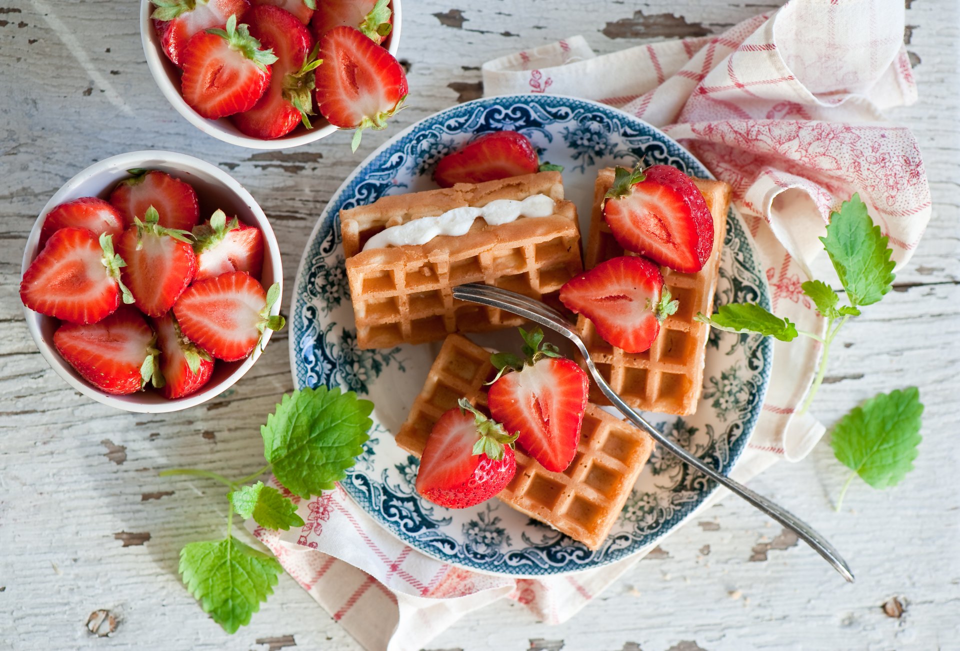 gaufres fraises baies repas petit déjeuner anna verdina