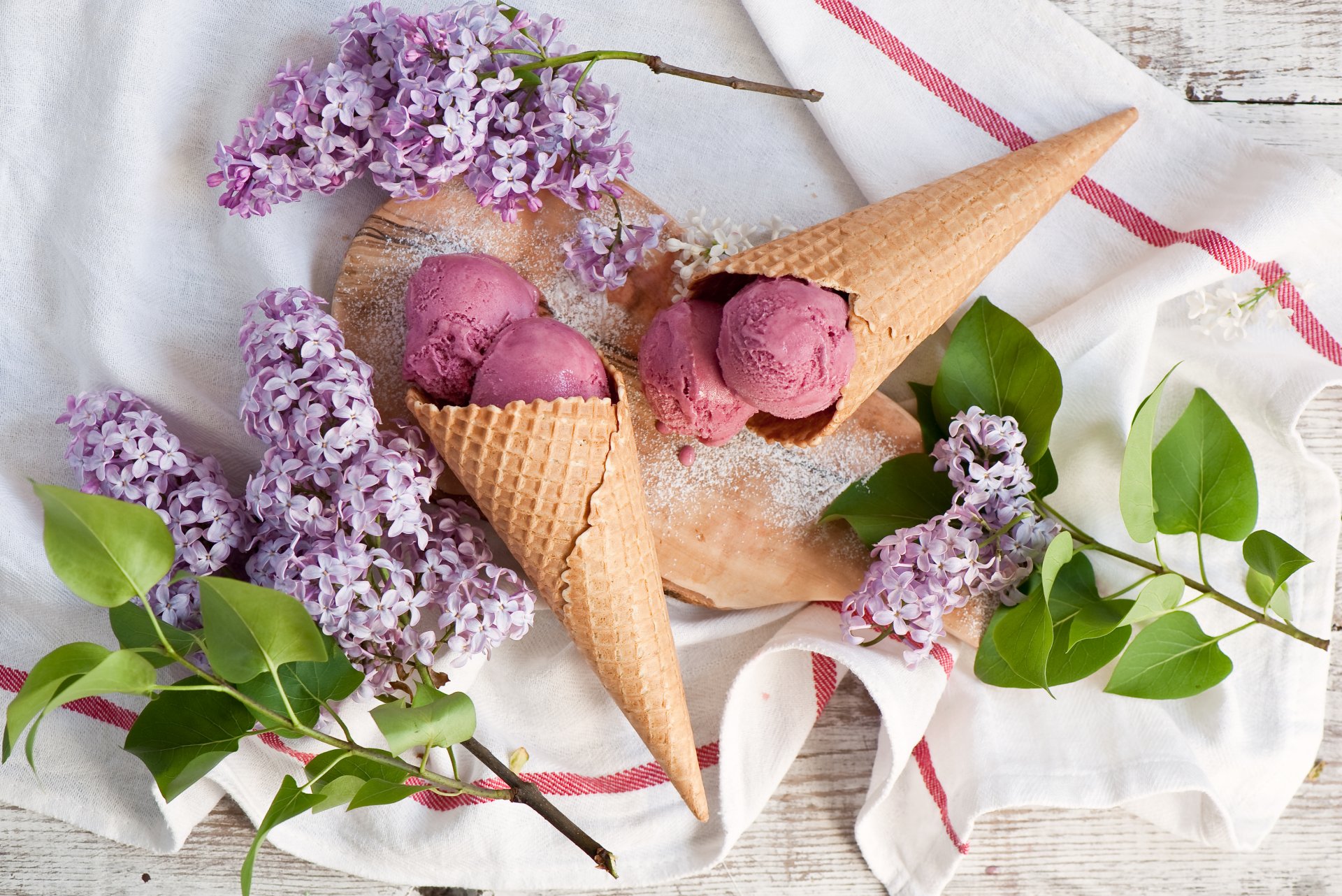 serviette eis fliederblumen servietten blumen flieder