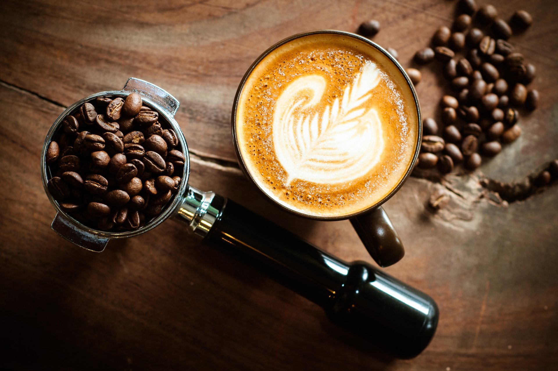 caffè schiuma modello tazza piattino grano