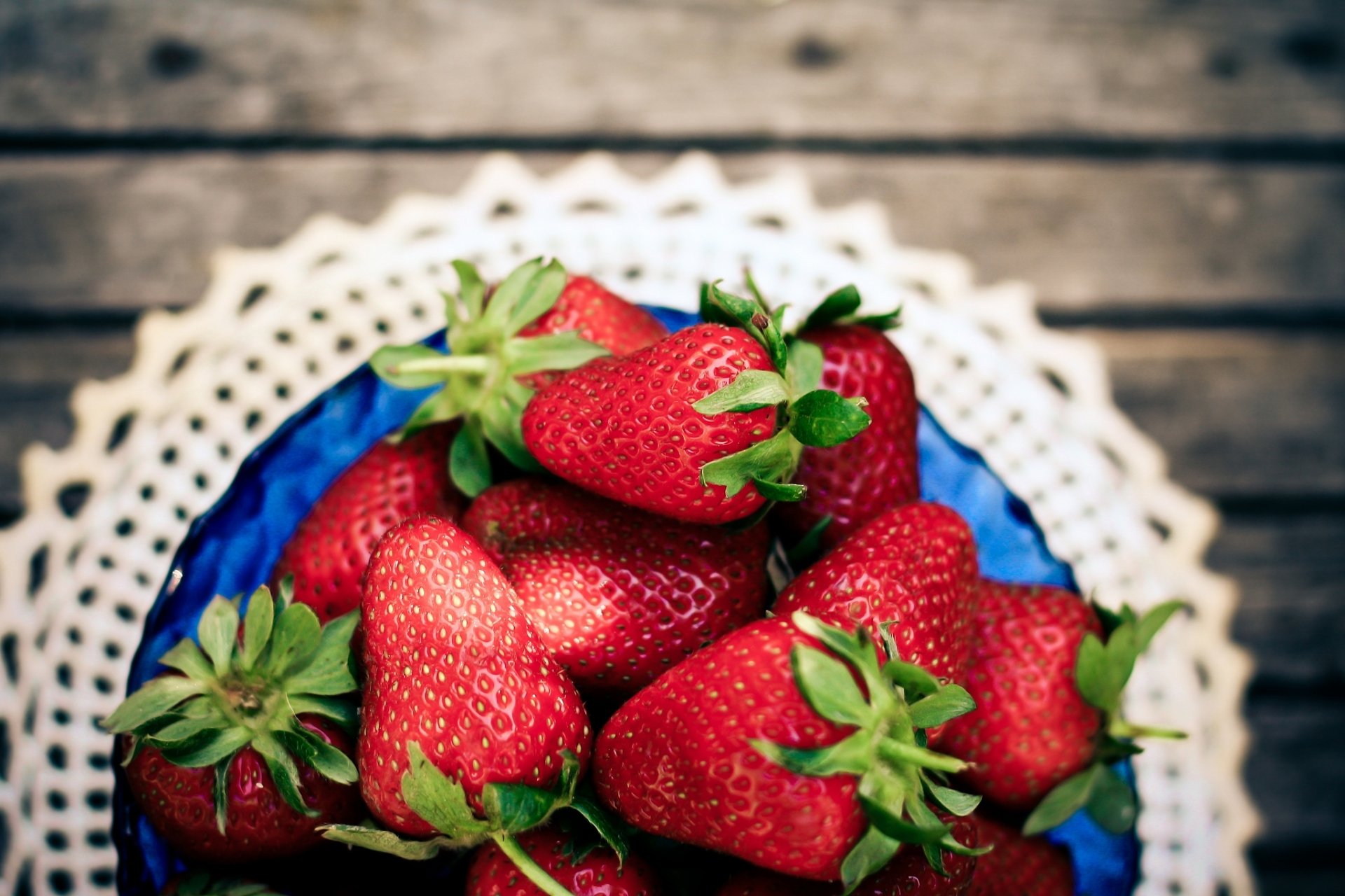 berries strawberry napkin