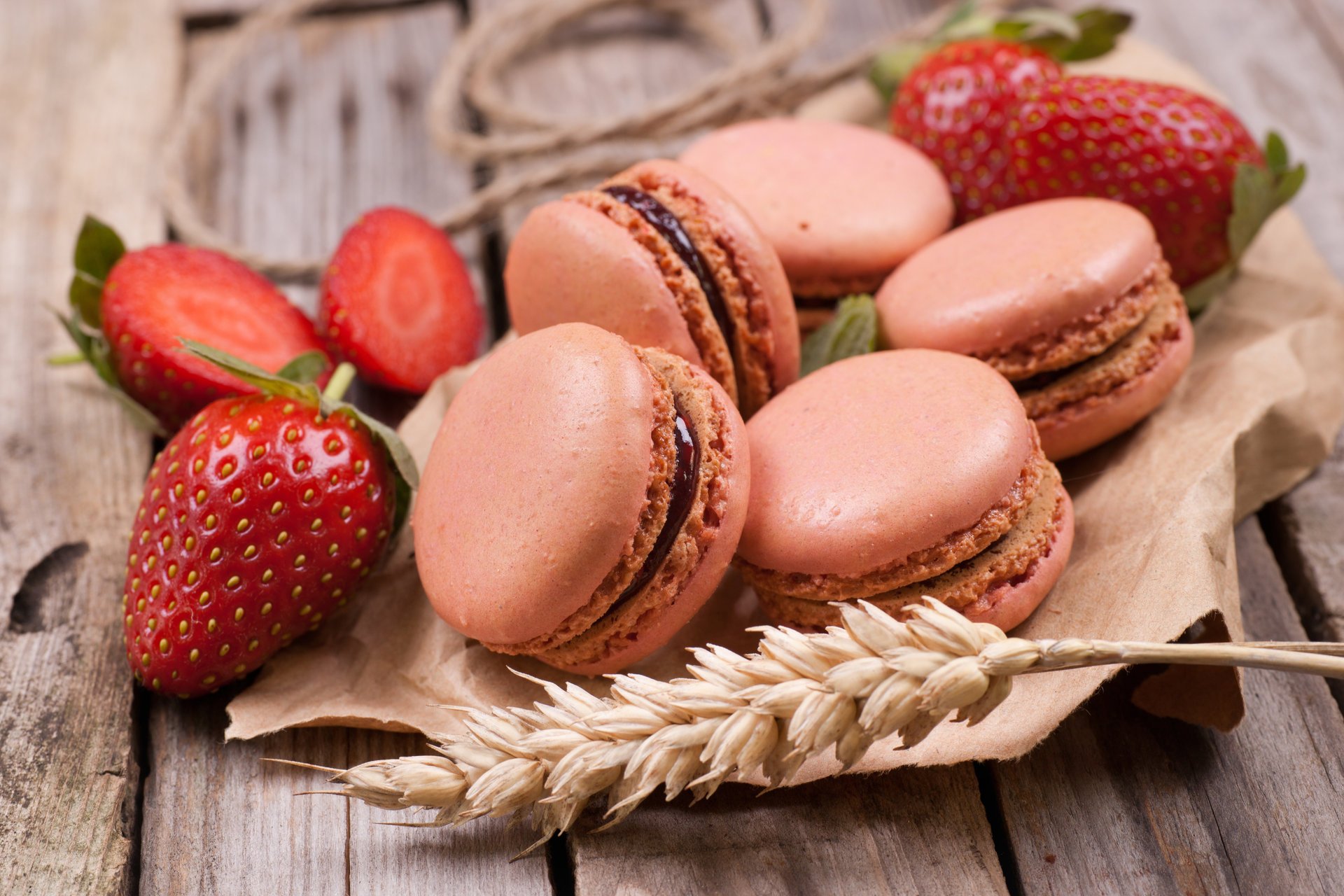 biscuits macarons baies fraises épillets