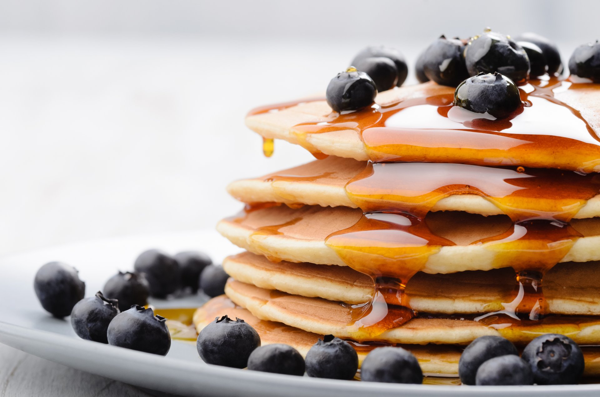 pfannkuchen pfannkuchen pfannkuchen honig beeren blaubeeren blaubeeren essen