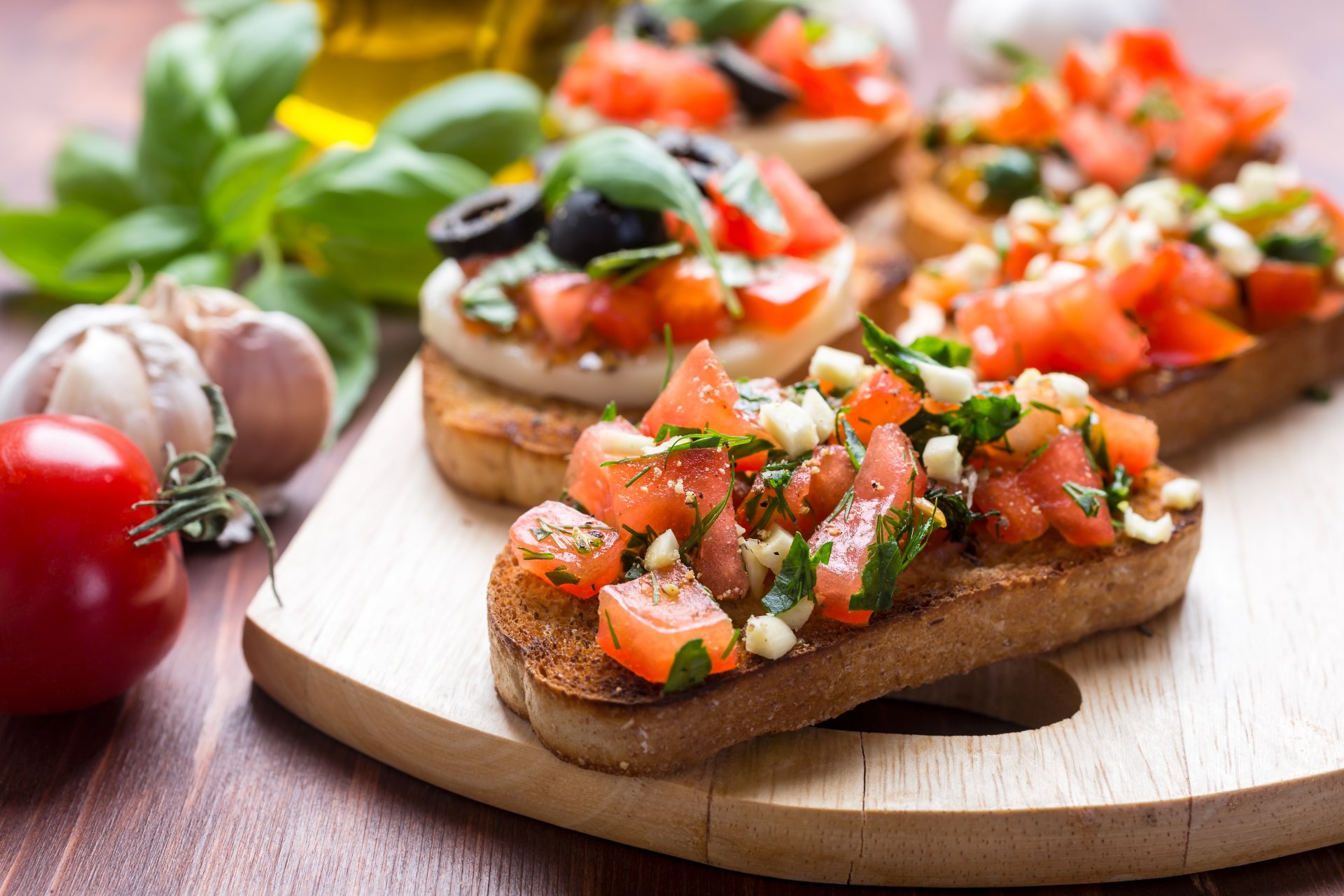 sándwiches tomates verduras aceitunas ajo