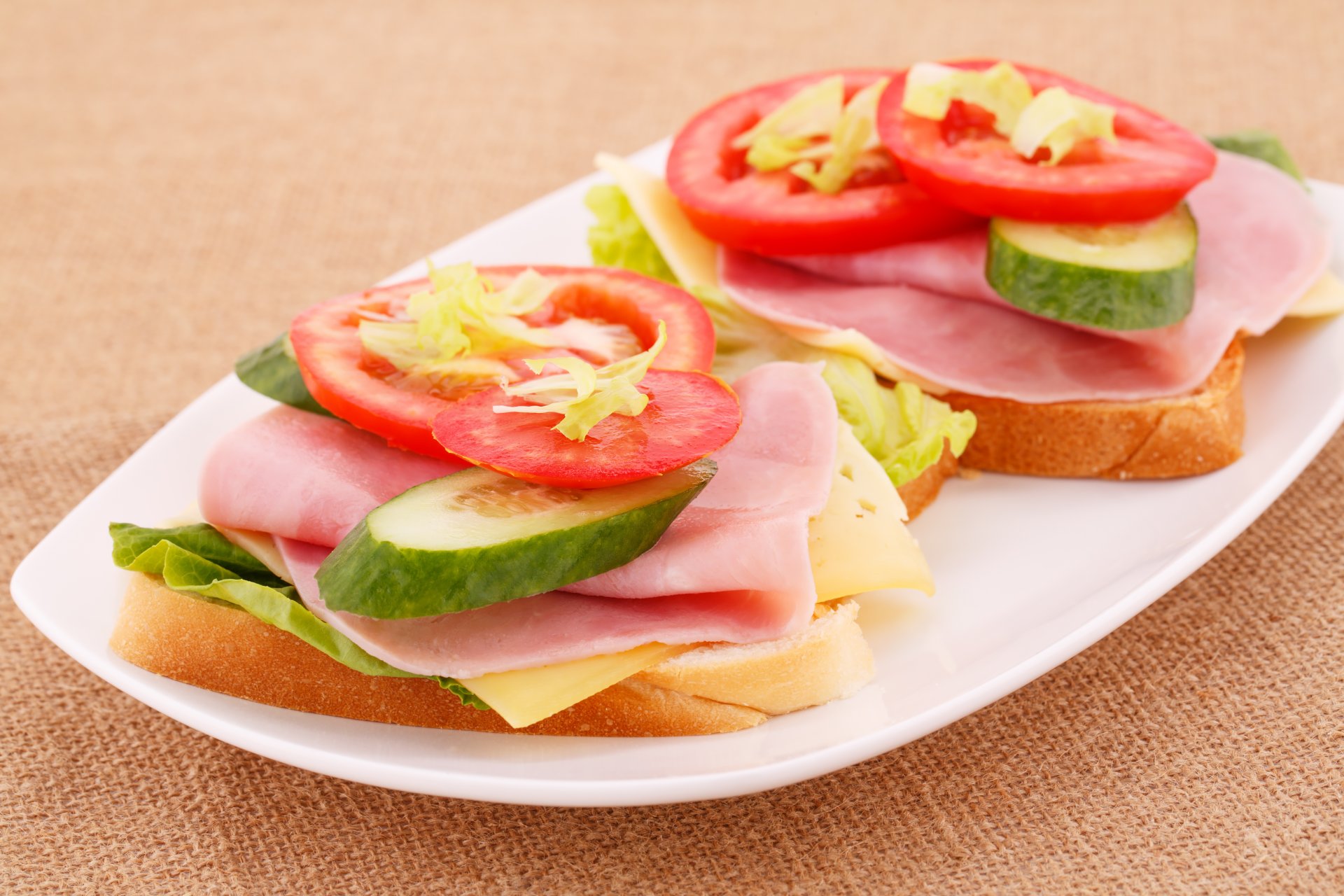 sandwichs jambon tomates concombre fromage