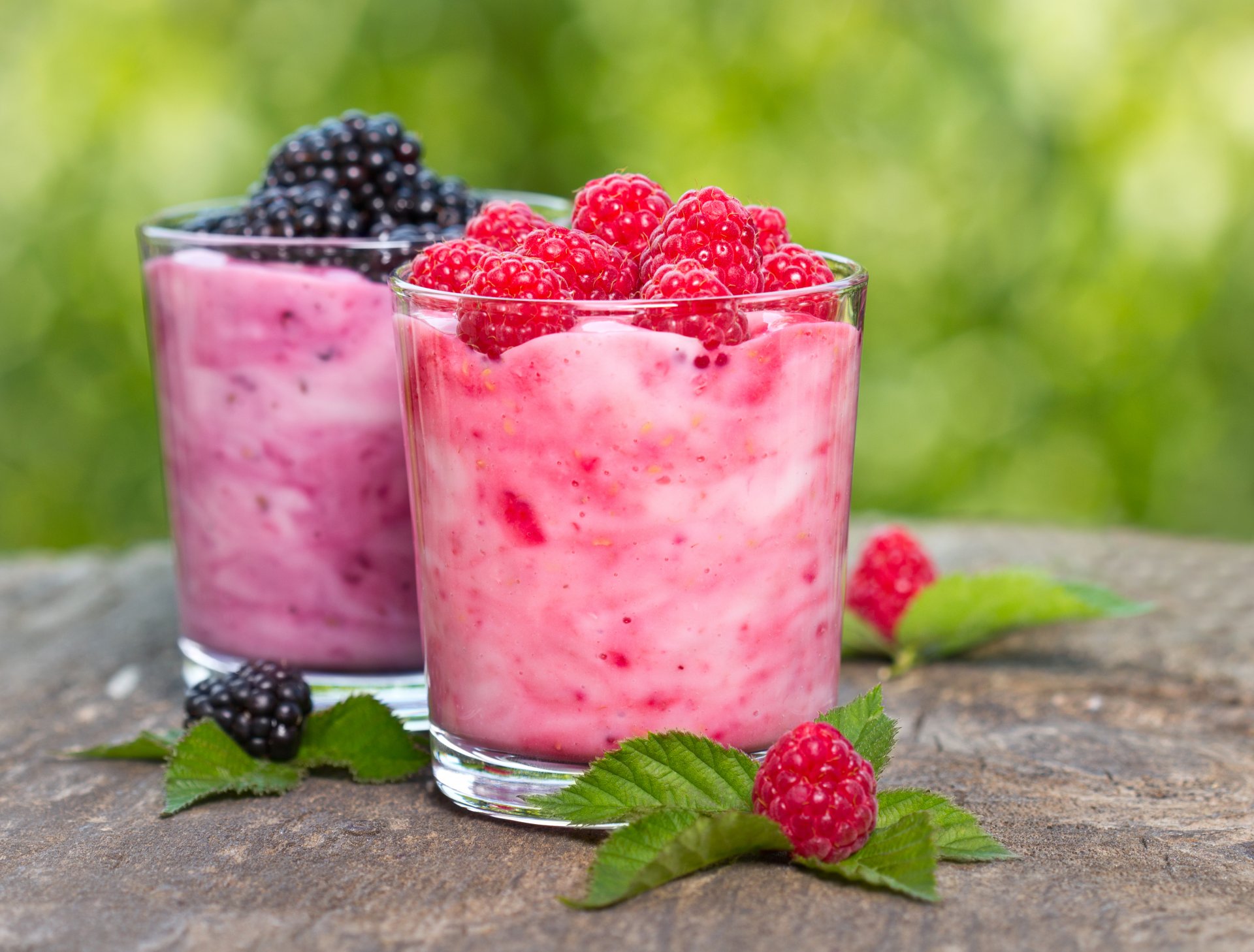 milchshake smoothie beeren joghurt himbeeren brombeeren dessert milch