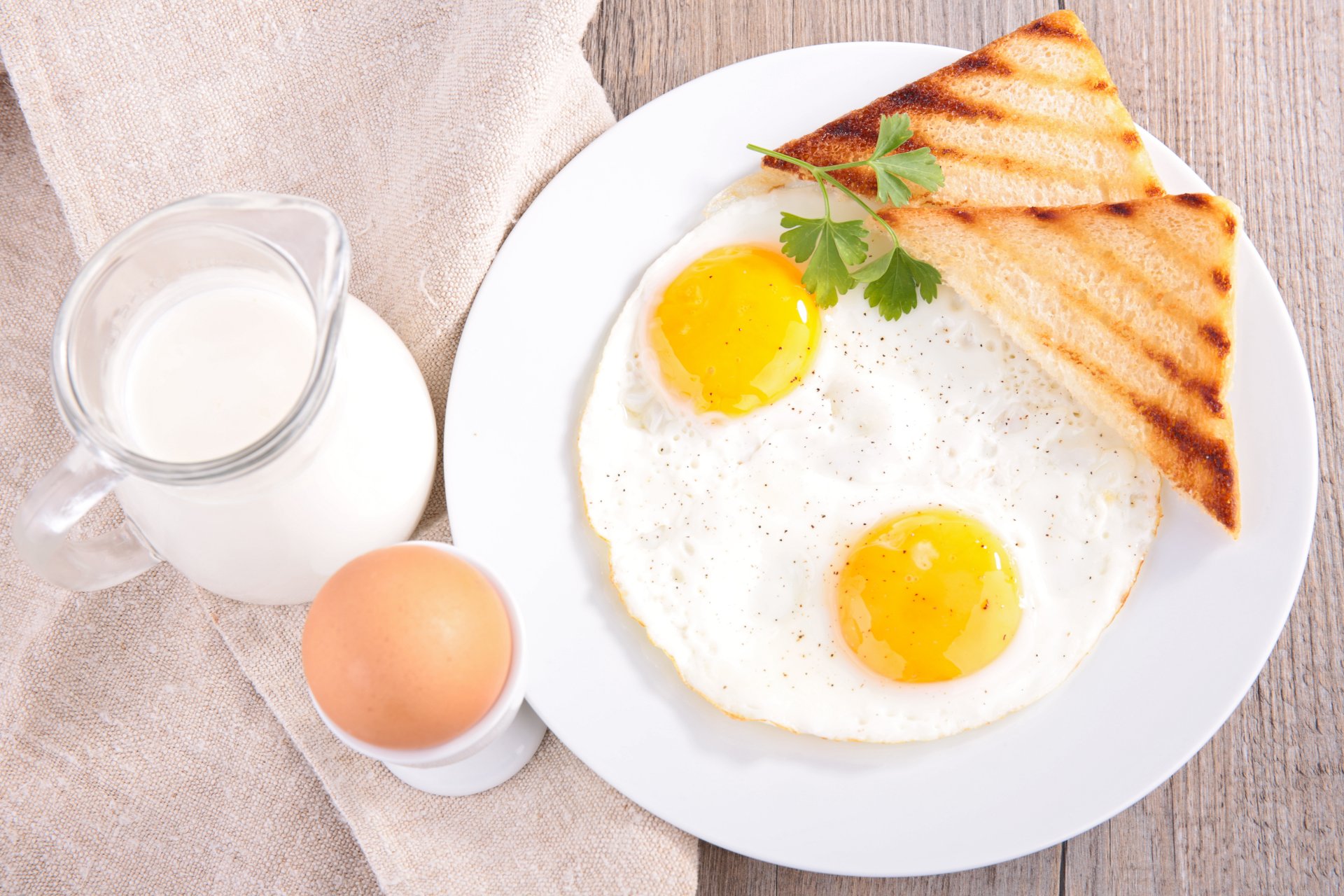 frühstück brot eier milch grüns