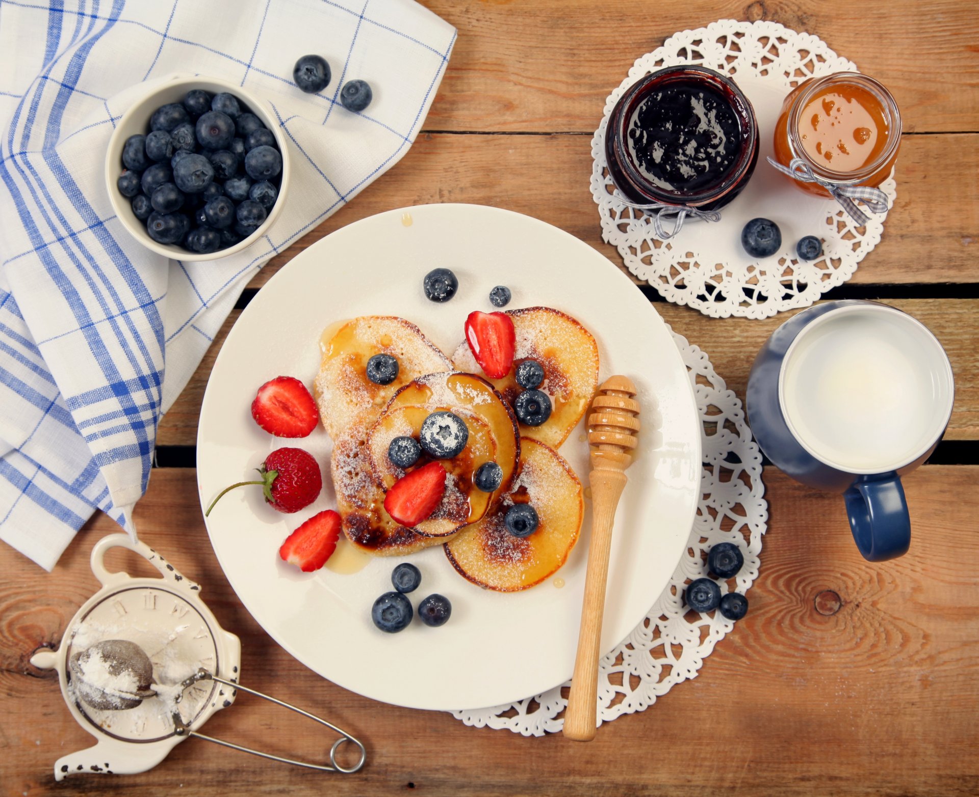 pfannkuchen lebensmittel blaubeeren erdbeeren milch dessert lebensmittel