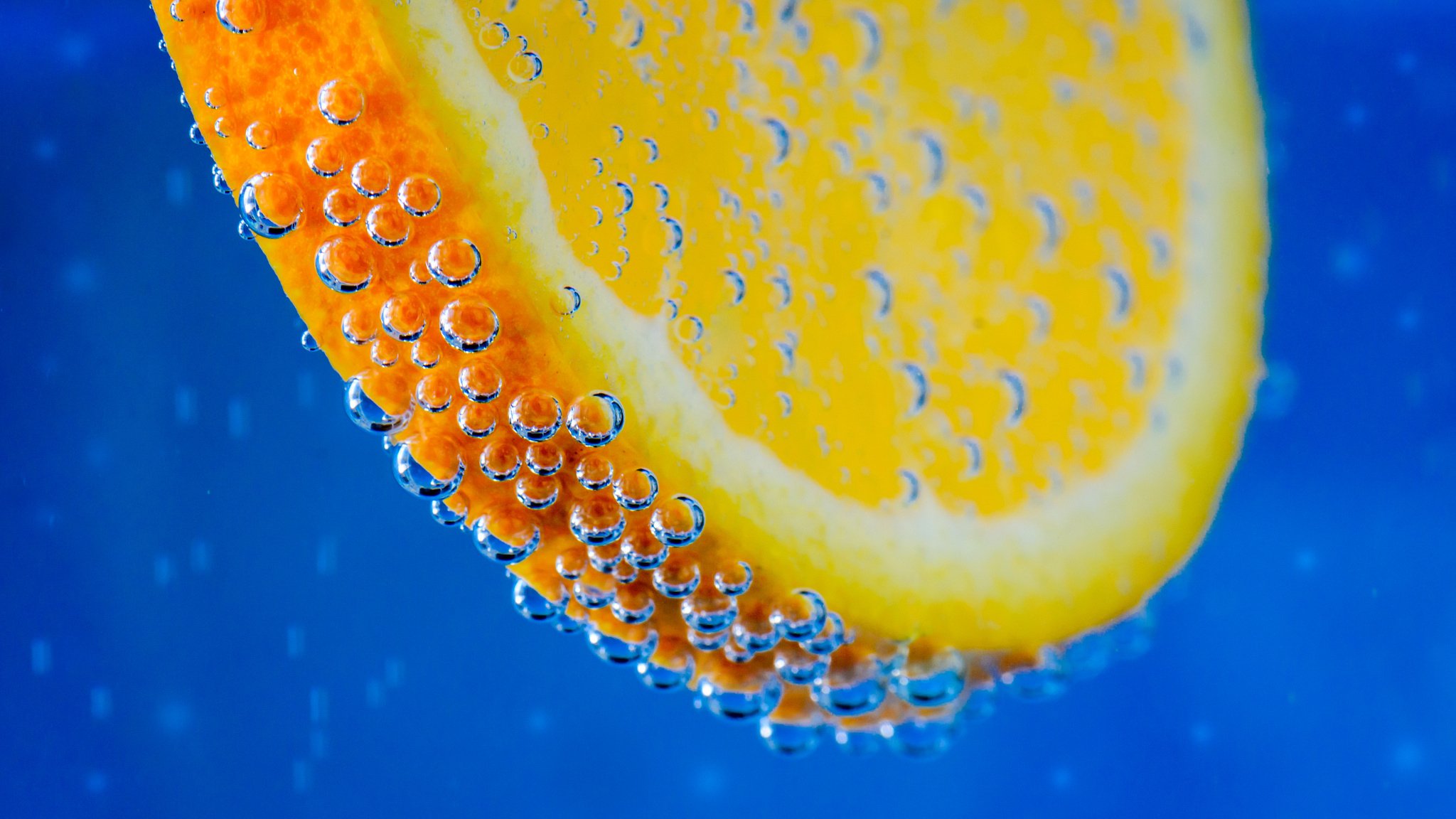 orange fruit dans l eau bulles bulles