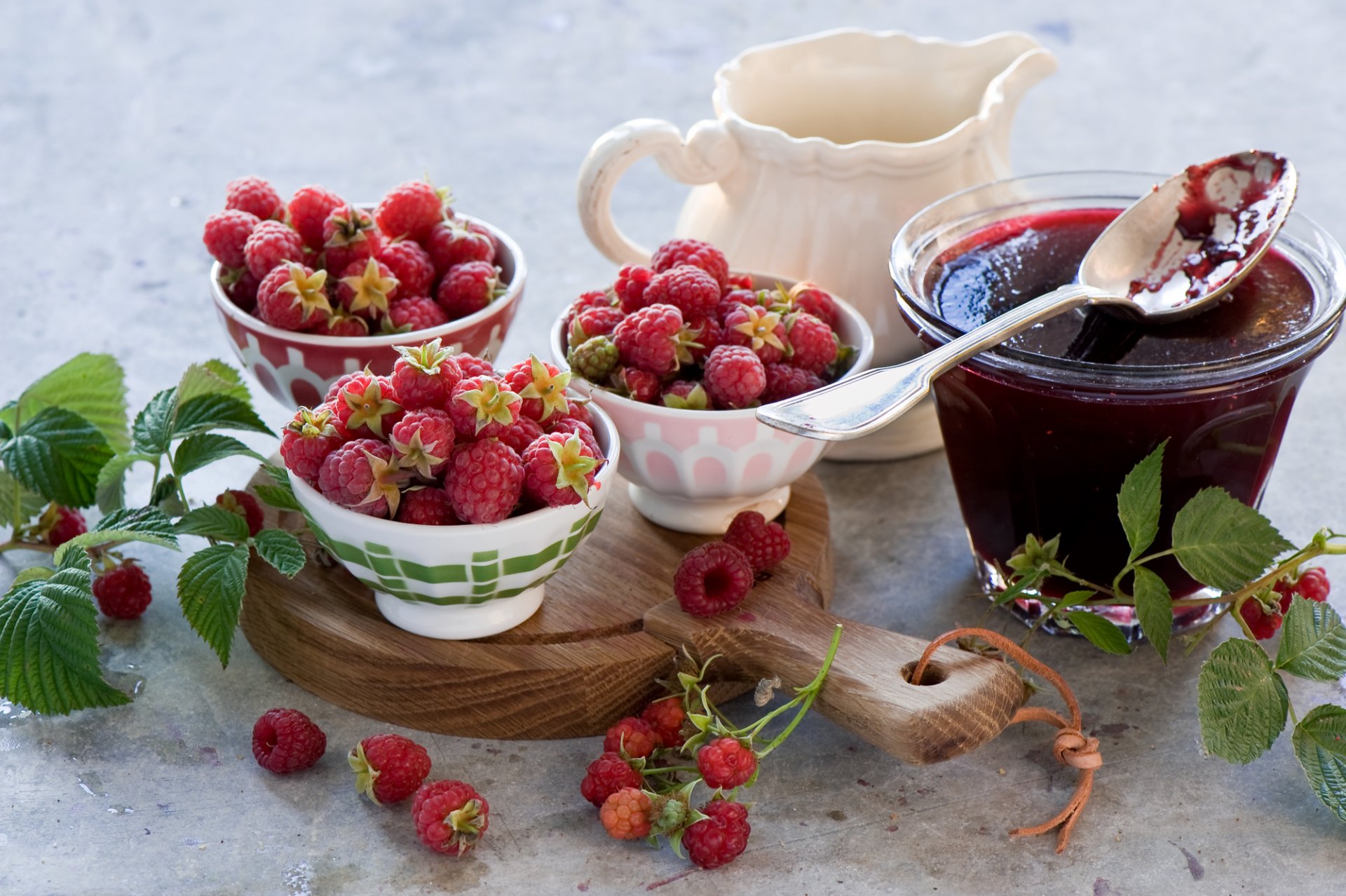 framboises baies confiture confiture cuillère vaisselle feuilles sucré nourriture anna verdina