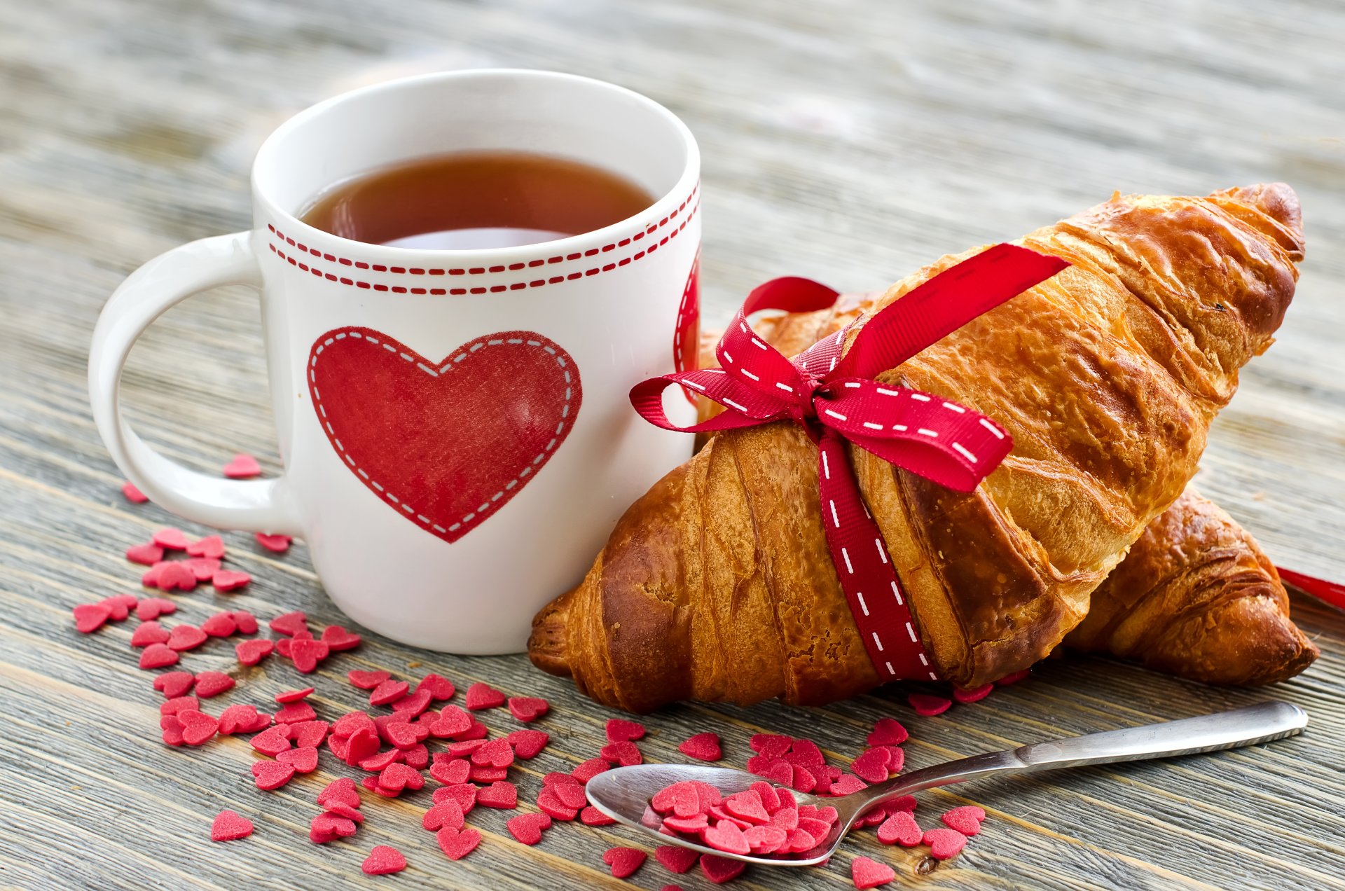 desayuno pasteles croissant café taza taza corazón amor corazones