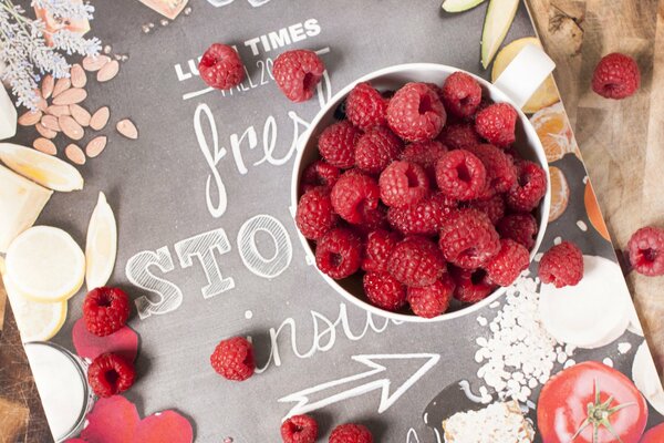 Erdbeerbeeren auf der Sommerkarte