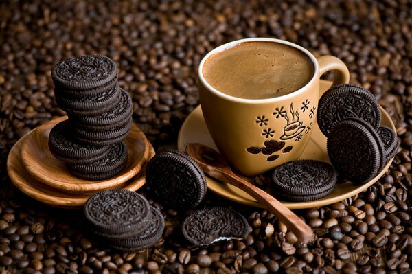 Tasse de café et Oreo pour le dessert