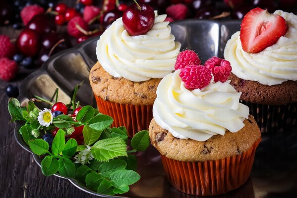 Muffins with cream and fresh berries