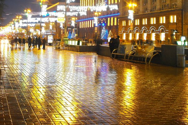 Luces en la ciudad nocturna de Poch