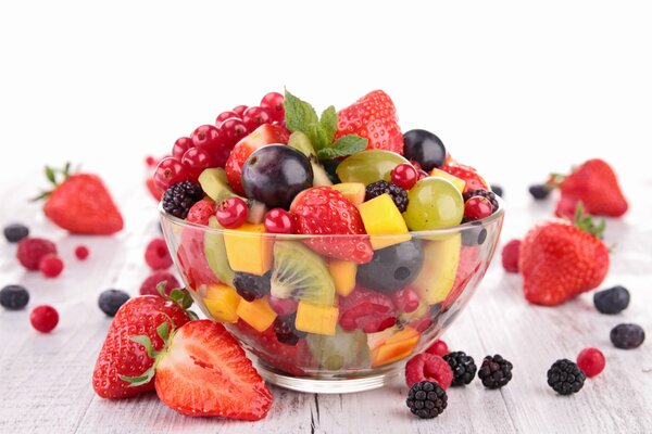 Fruits baies dessert salade