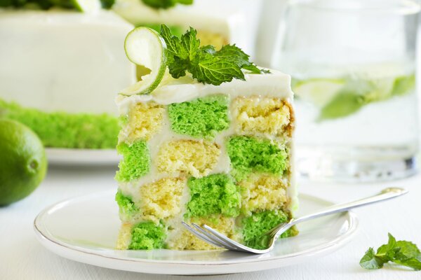 Rebanada de pastel de Lima y menta