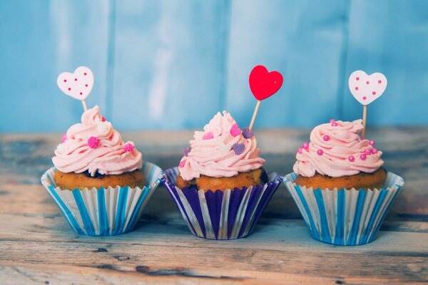 Muffin festivi. Dessert decorati con cuori