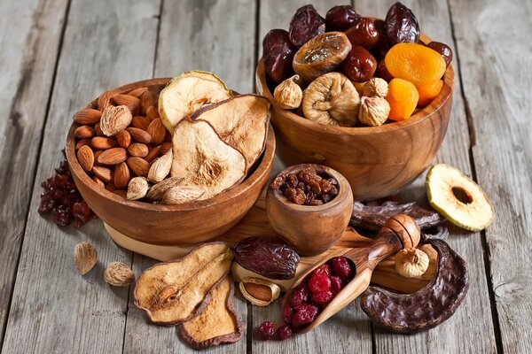 Verschiedene getrocknete Früchte und Nüsse sind die Grundlage für die Ernährung der alten Slawen