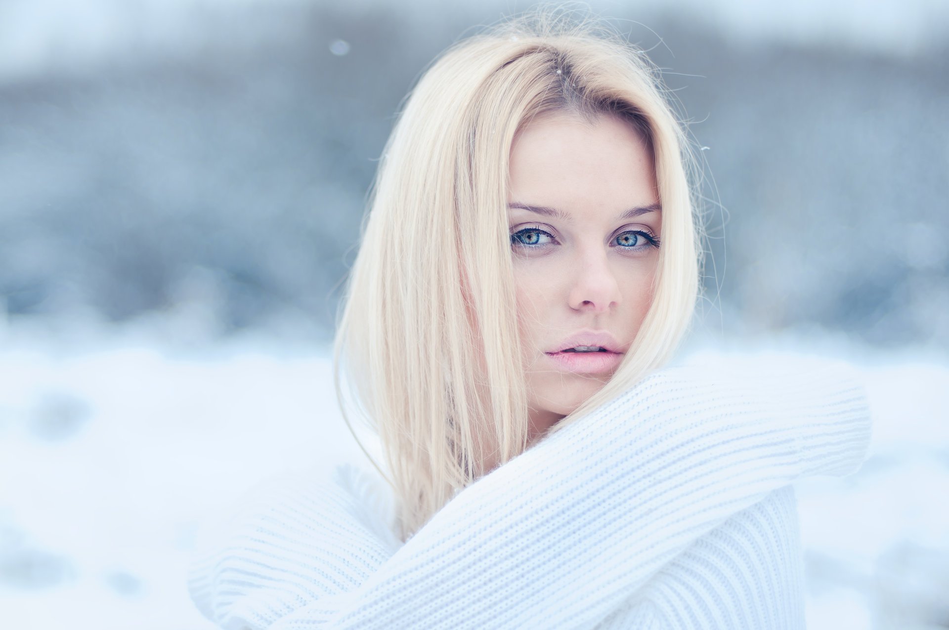 girl blonde view eyes eyelash lips hoses snow winter cool