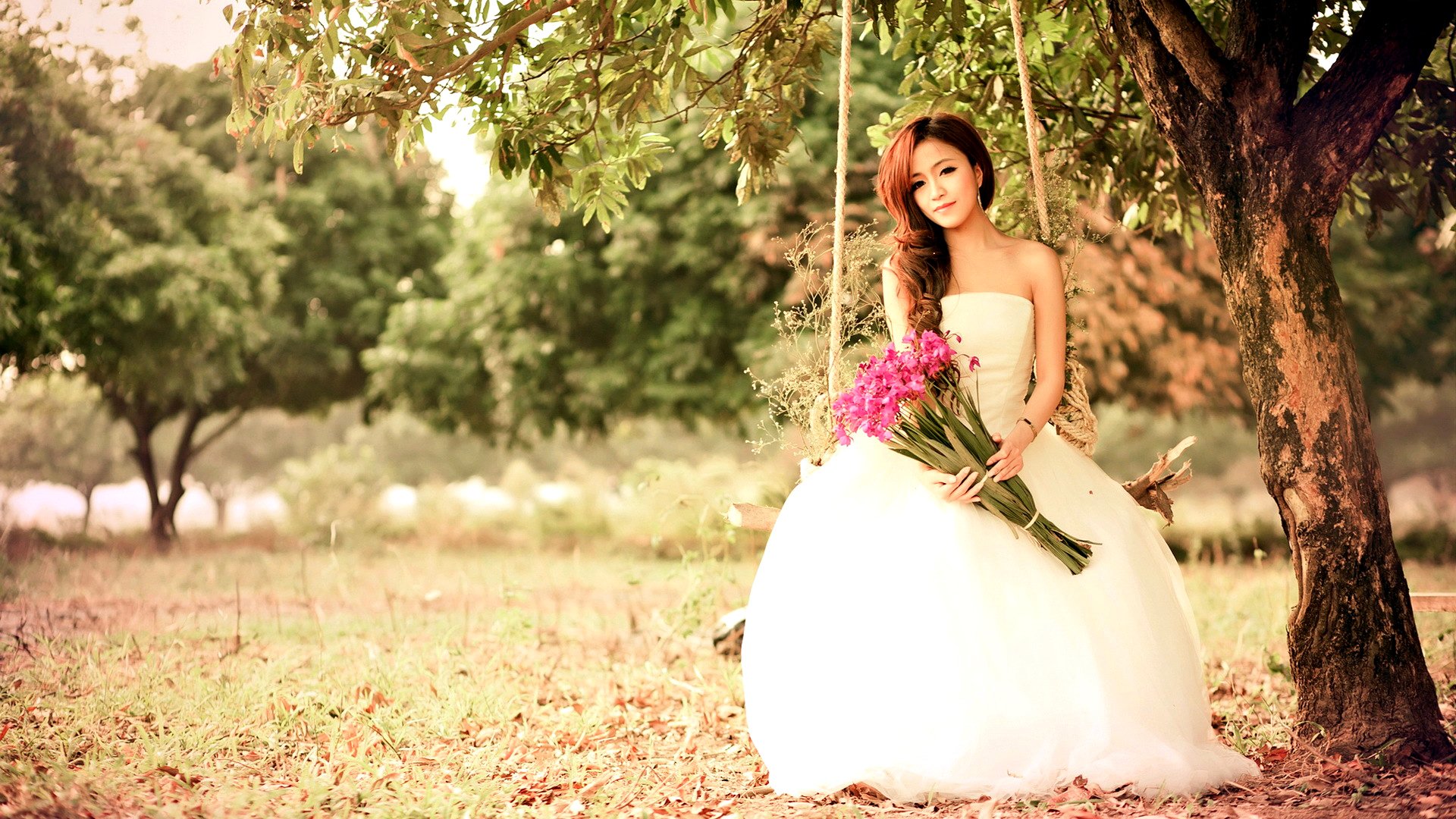 fille asiatique robe fleurs vue balançoire nature