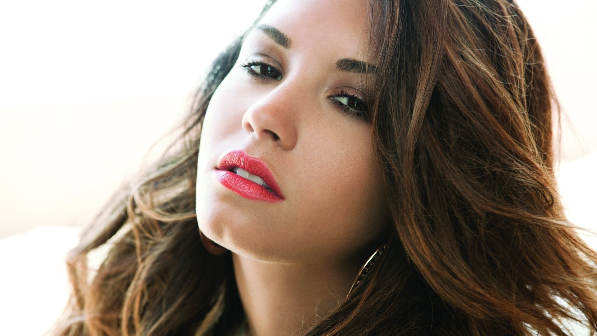 demi lovato girl lips brown hair view brown-eyed