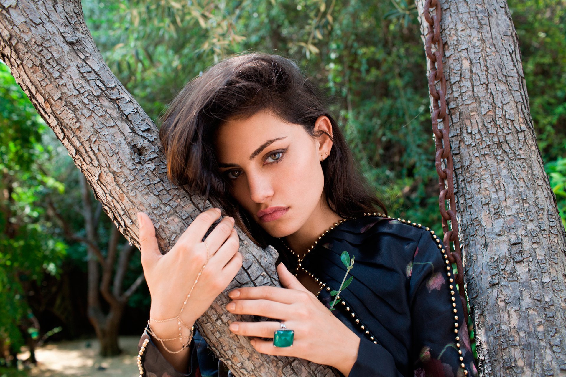 phoebe tonkin photoshoot influence