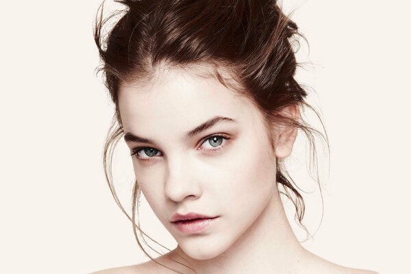 Model Barbara Palvin mit schönen Augen