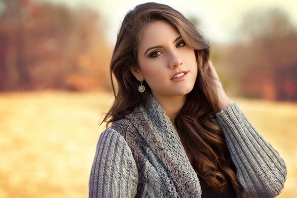 A girl in a gray jacket in autumn