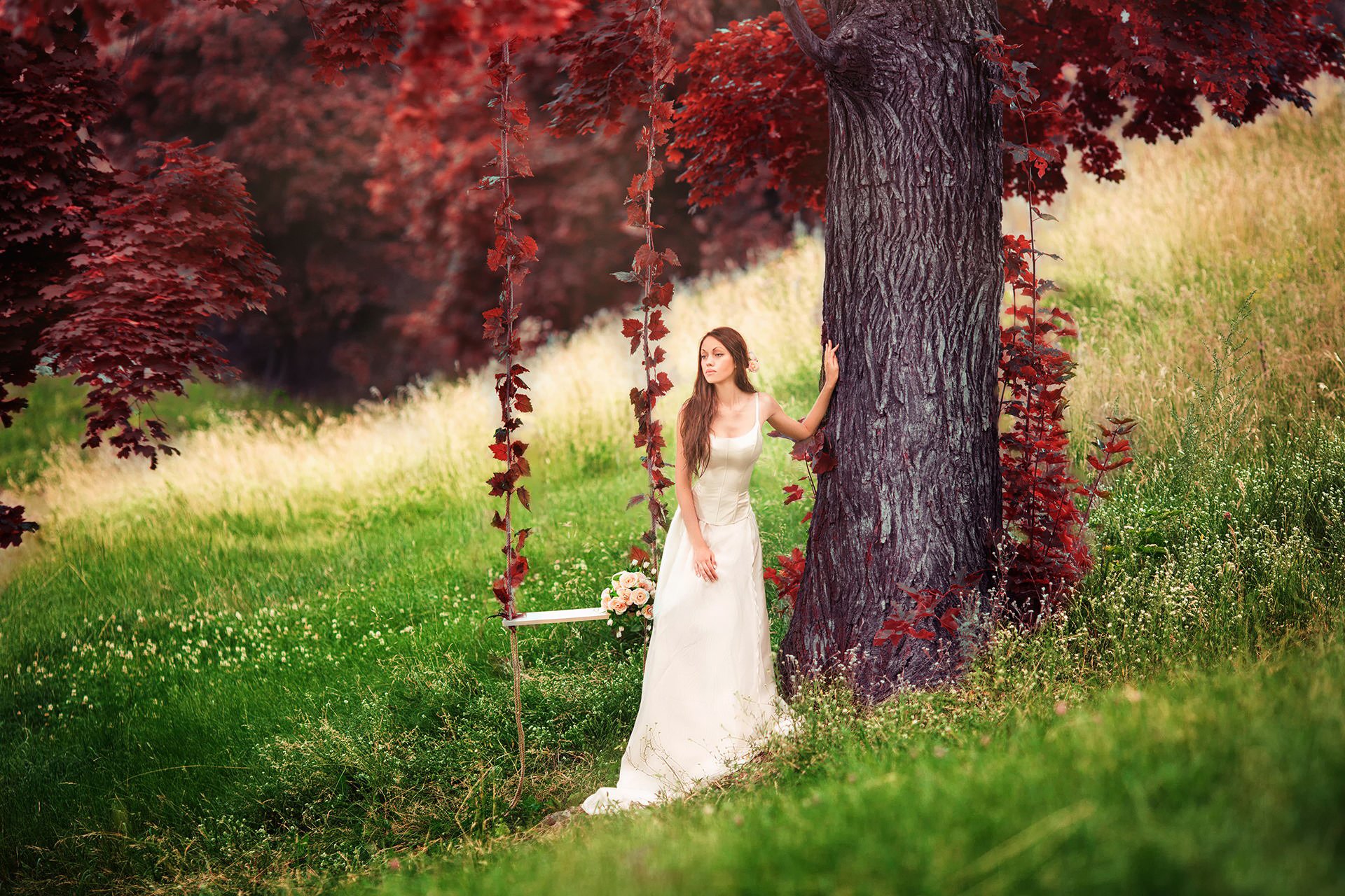 forêt rouge fille balançoire arbre