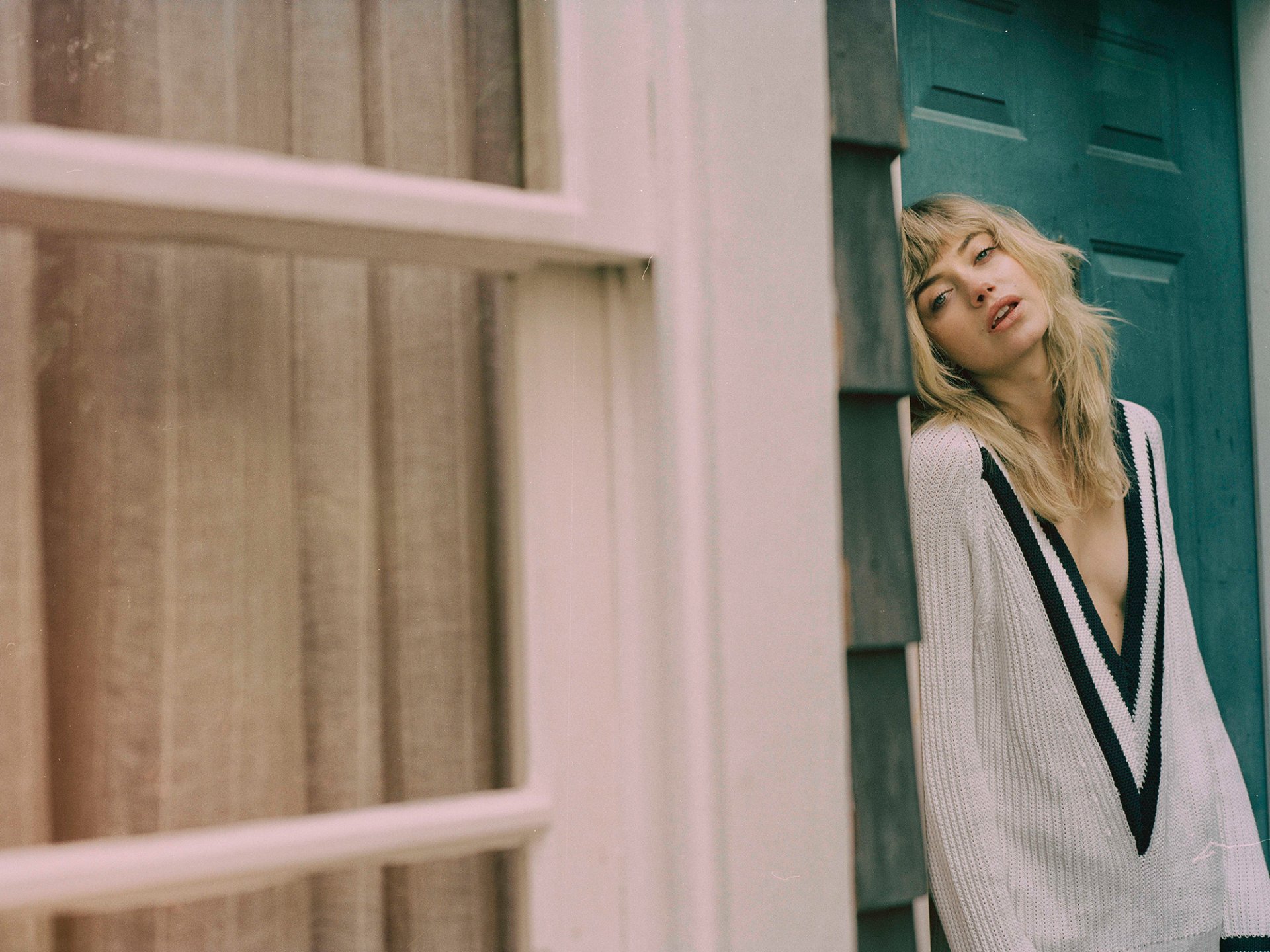 imogen poots photoshoot so it goe