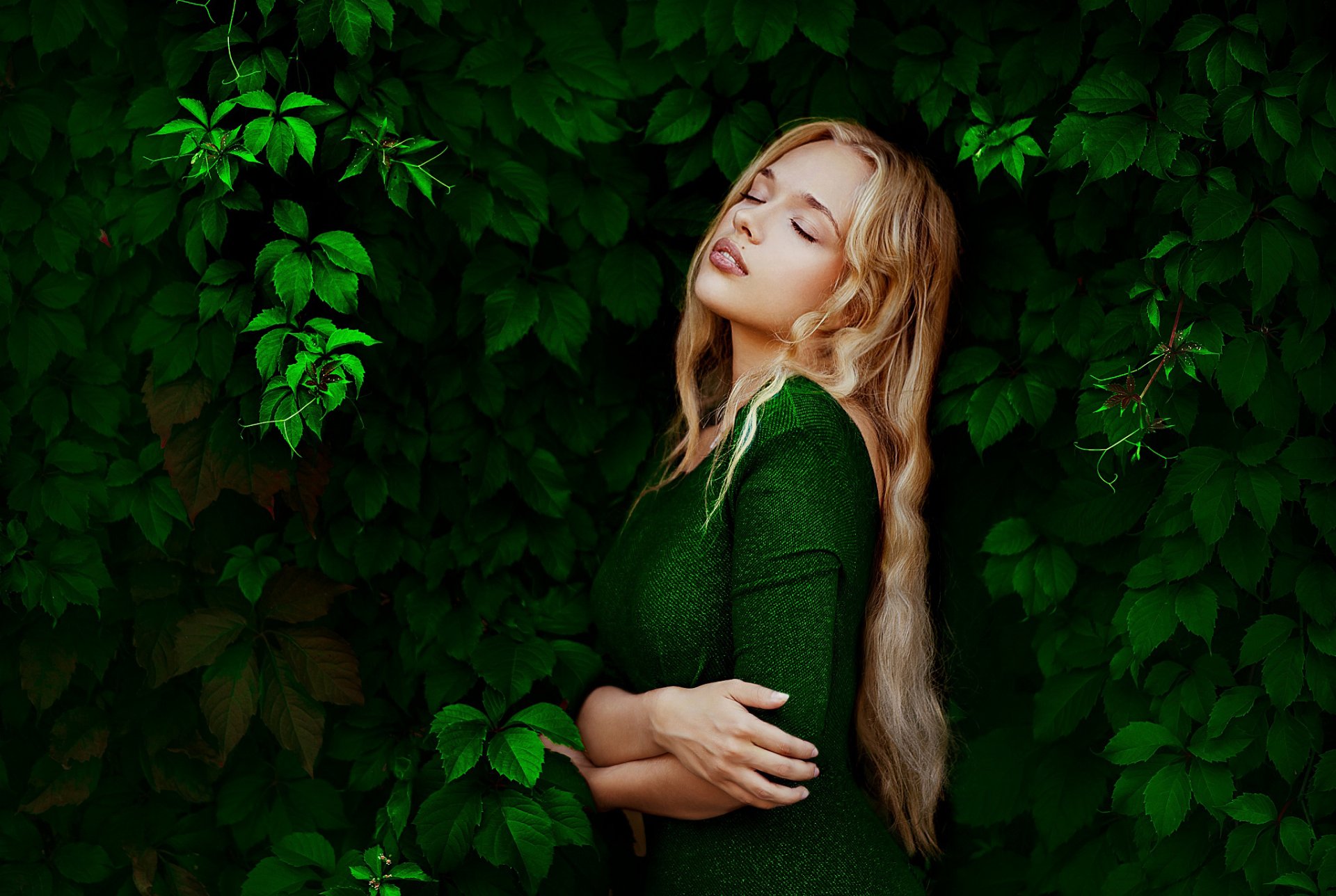 elena lumière naturelle portrait feuilles