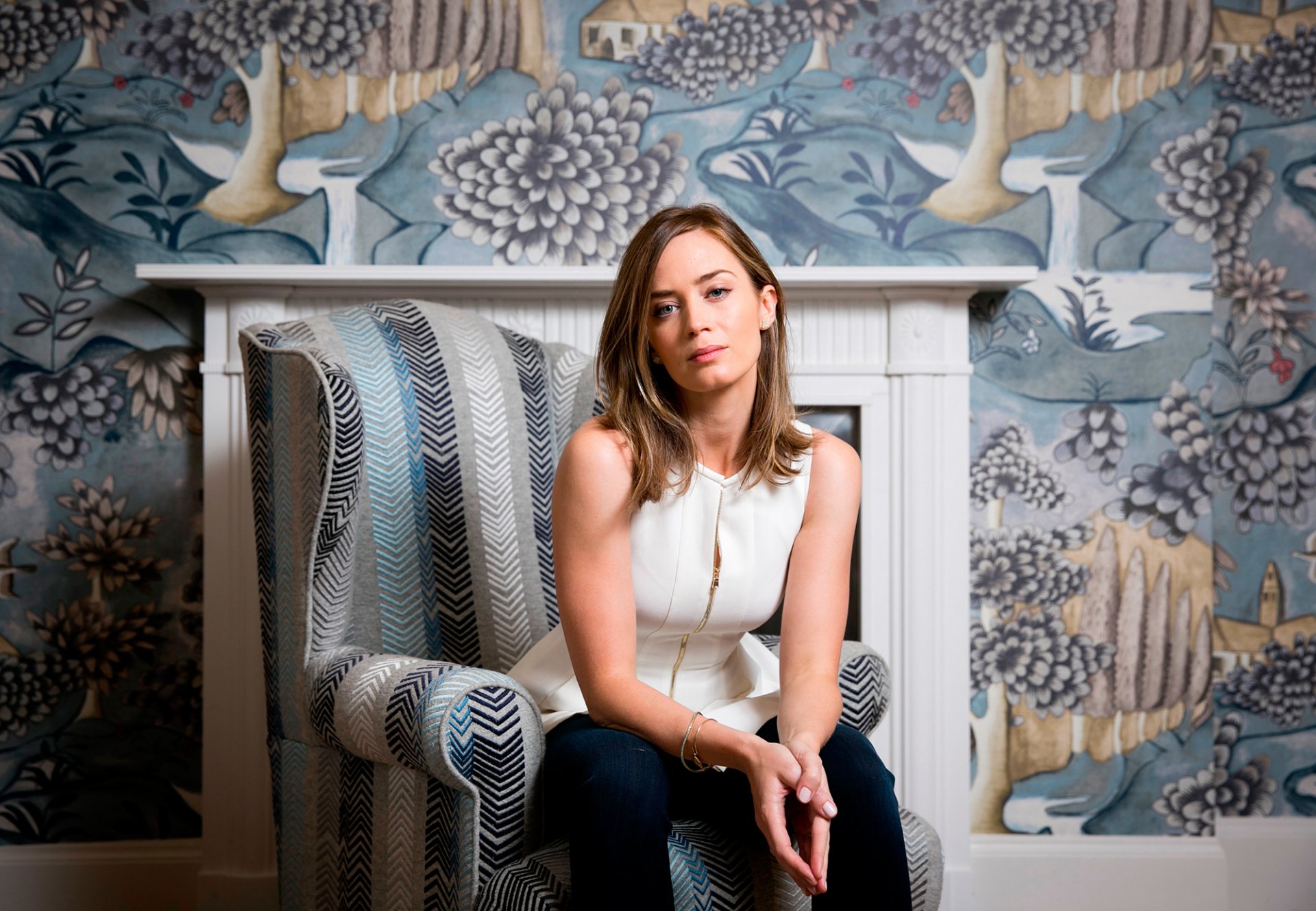 emily blunt photo shoot for the film edge of tomorrow