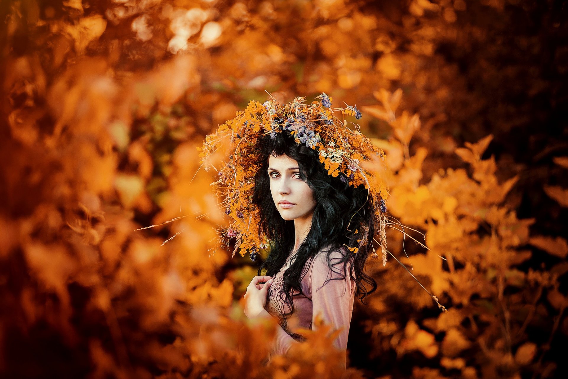 portrait d automne couronne automne fille aux yeux bruns or