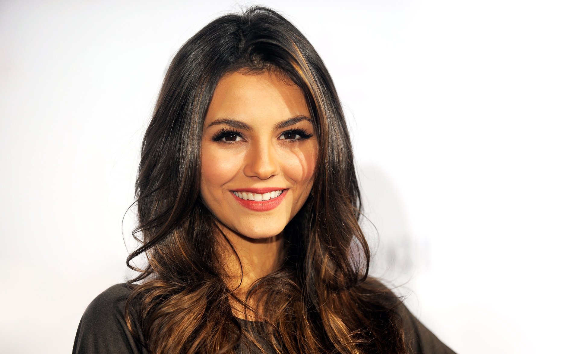 victoria justice ragazza bruna