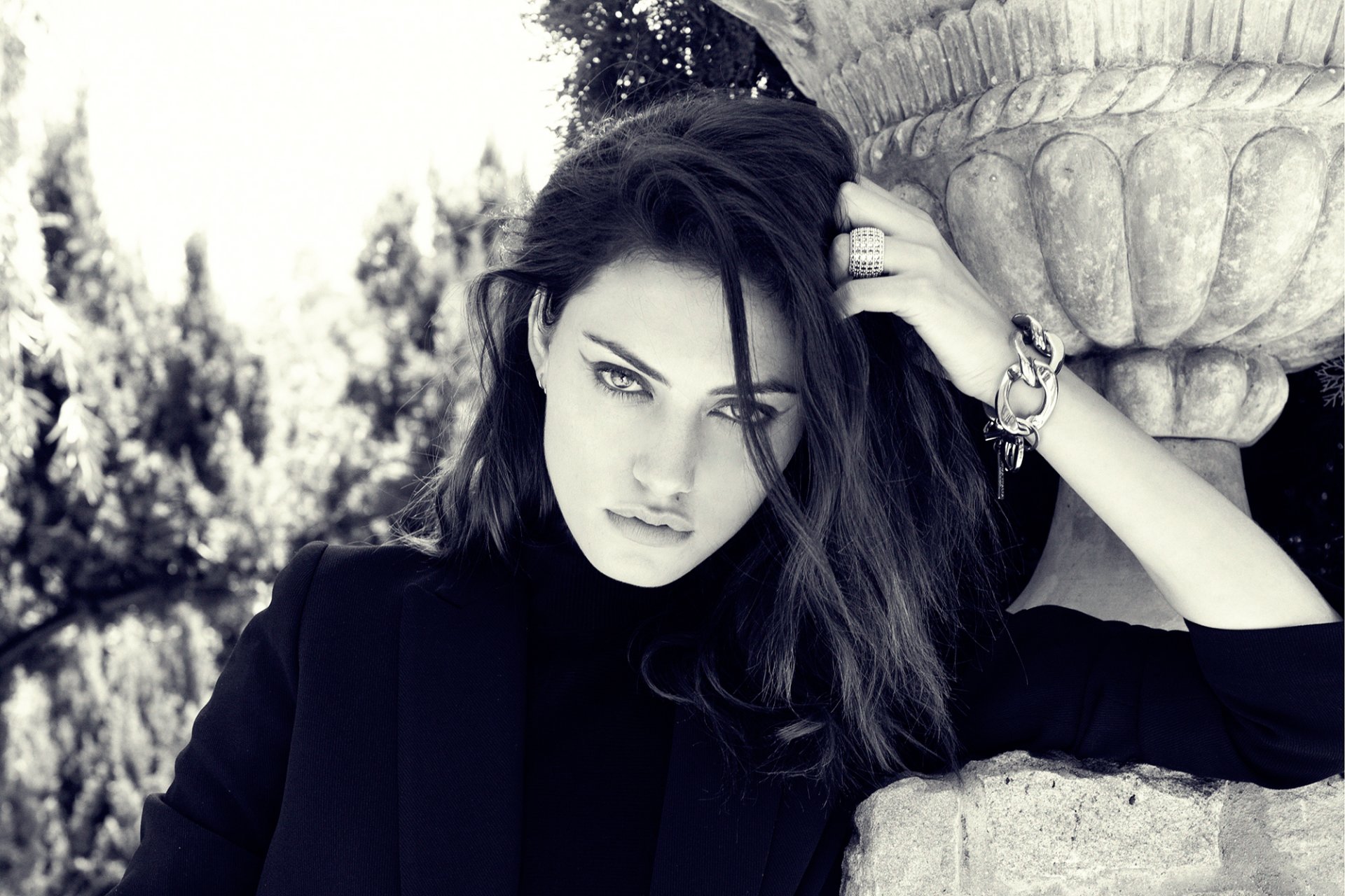 phoebe tonkin juillet 2014 séance photo influence