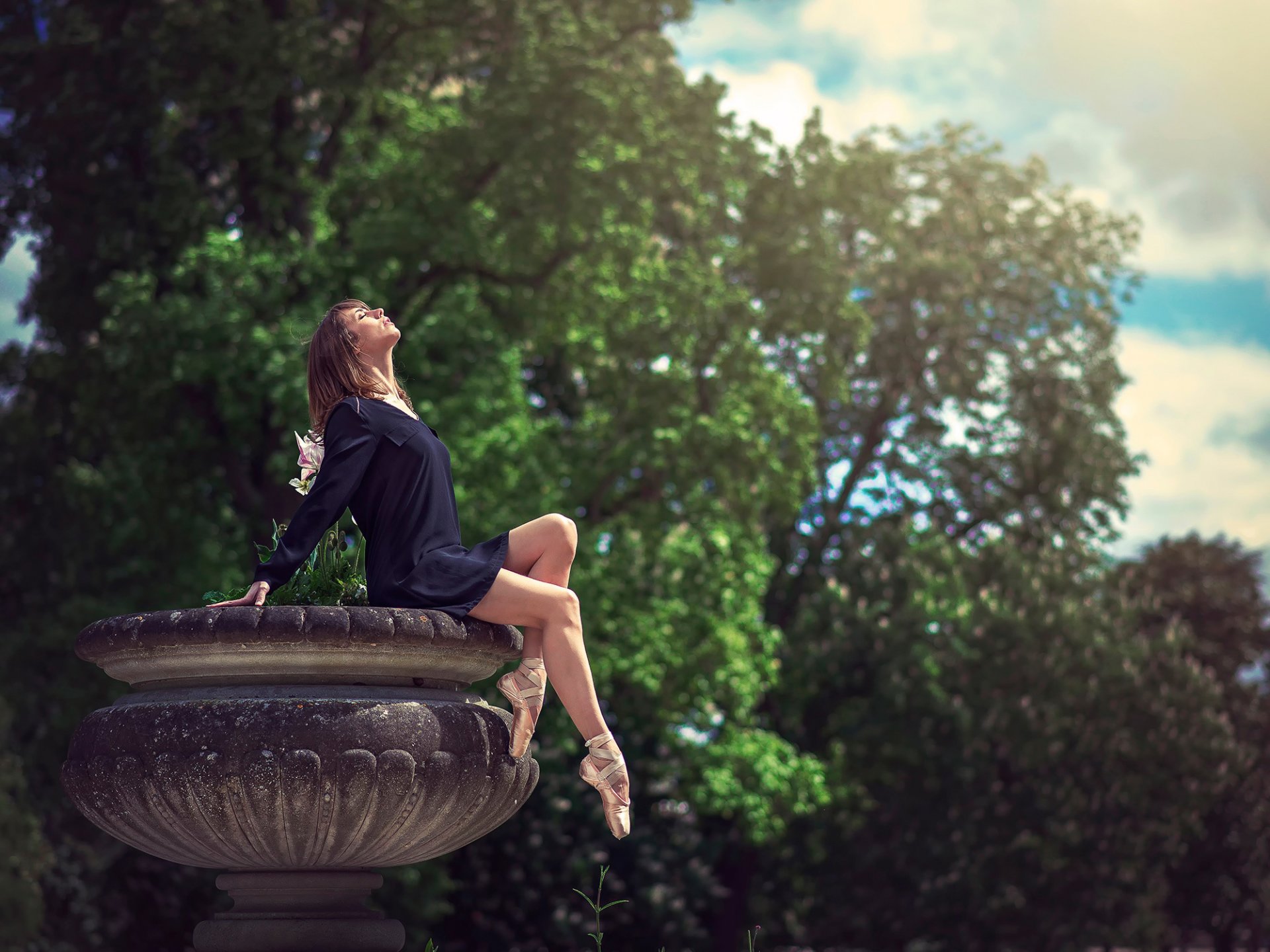 ballerina pointes sun bokeh