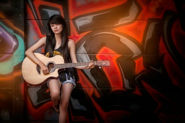 Guitariste fille sur fond de graffiti