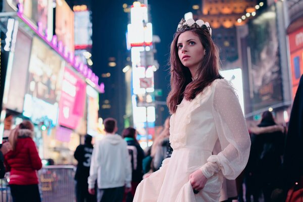 Riprese di una modella in stile street nel centro di New York