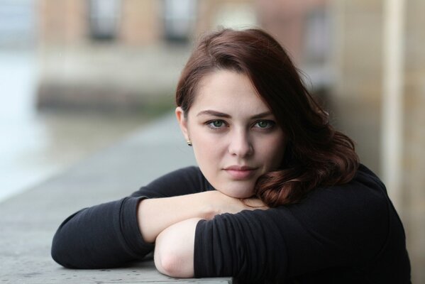 Green-eyed brunette with a charming look