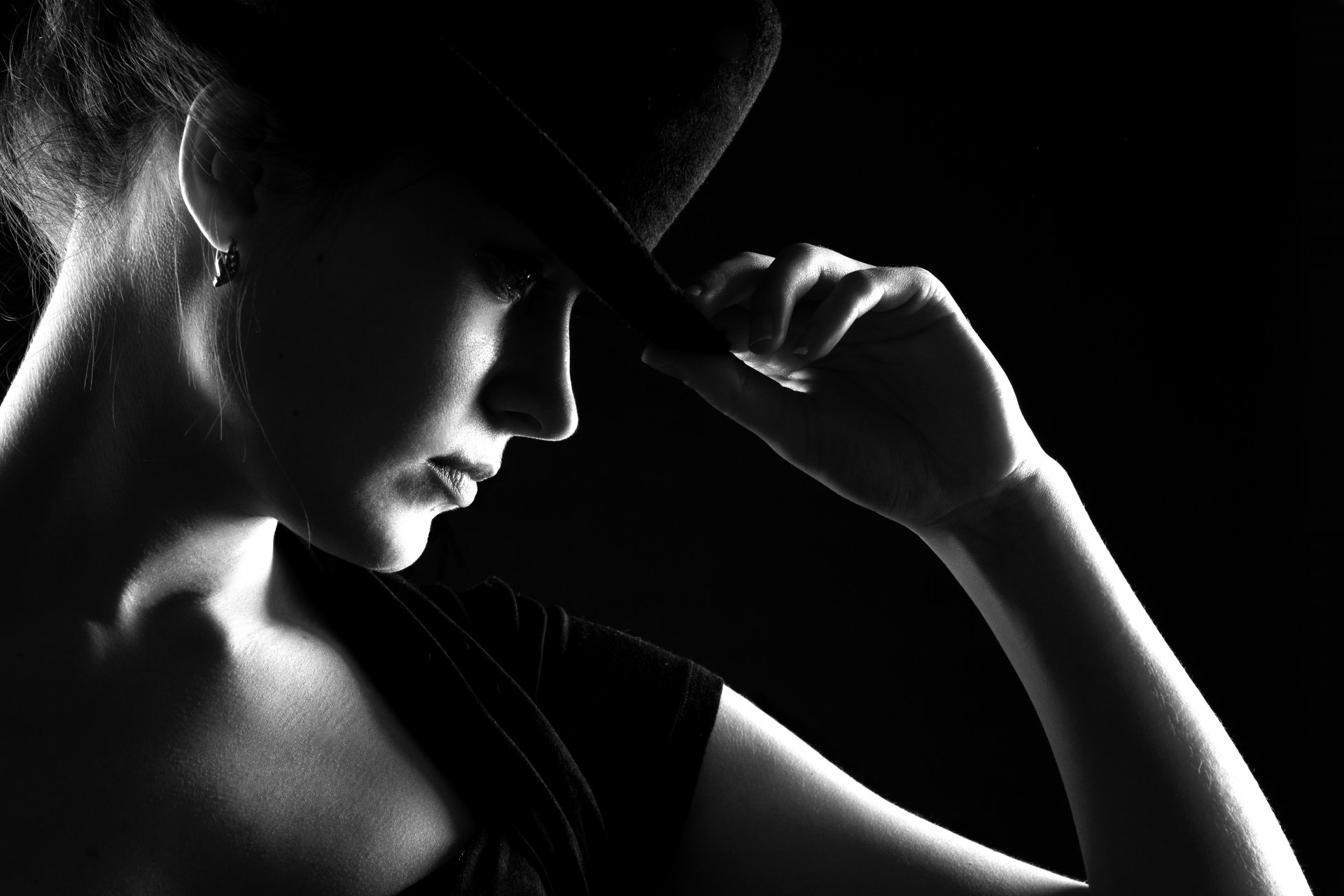 mädchen hut noir schwarz und weiß