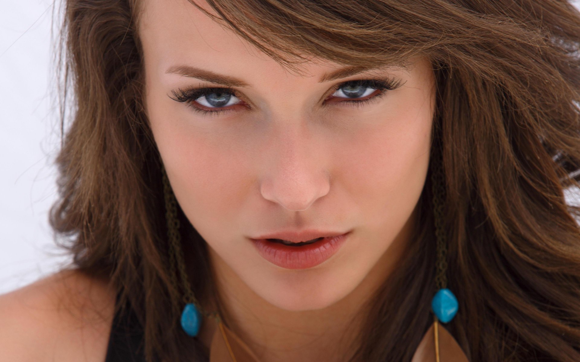 malena morgan.modèle fille vue visage