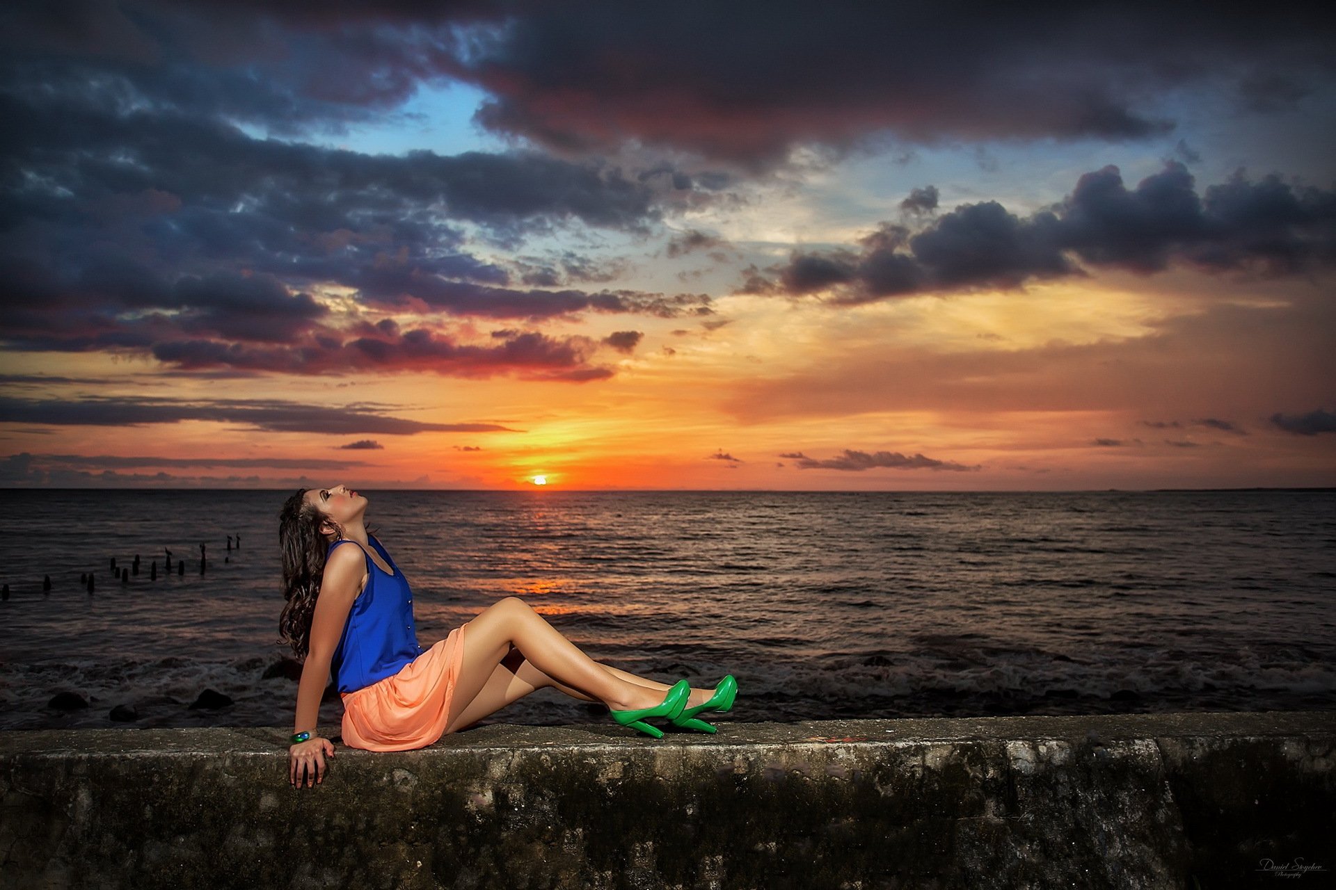 ragazza mare tramonto