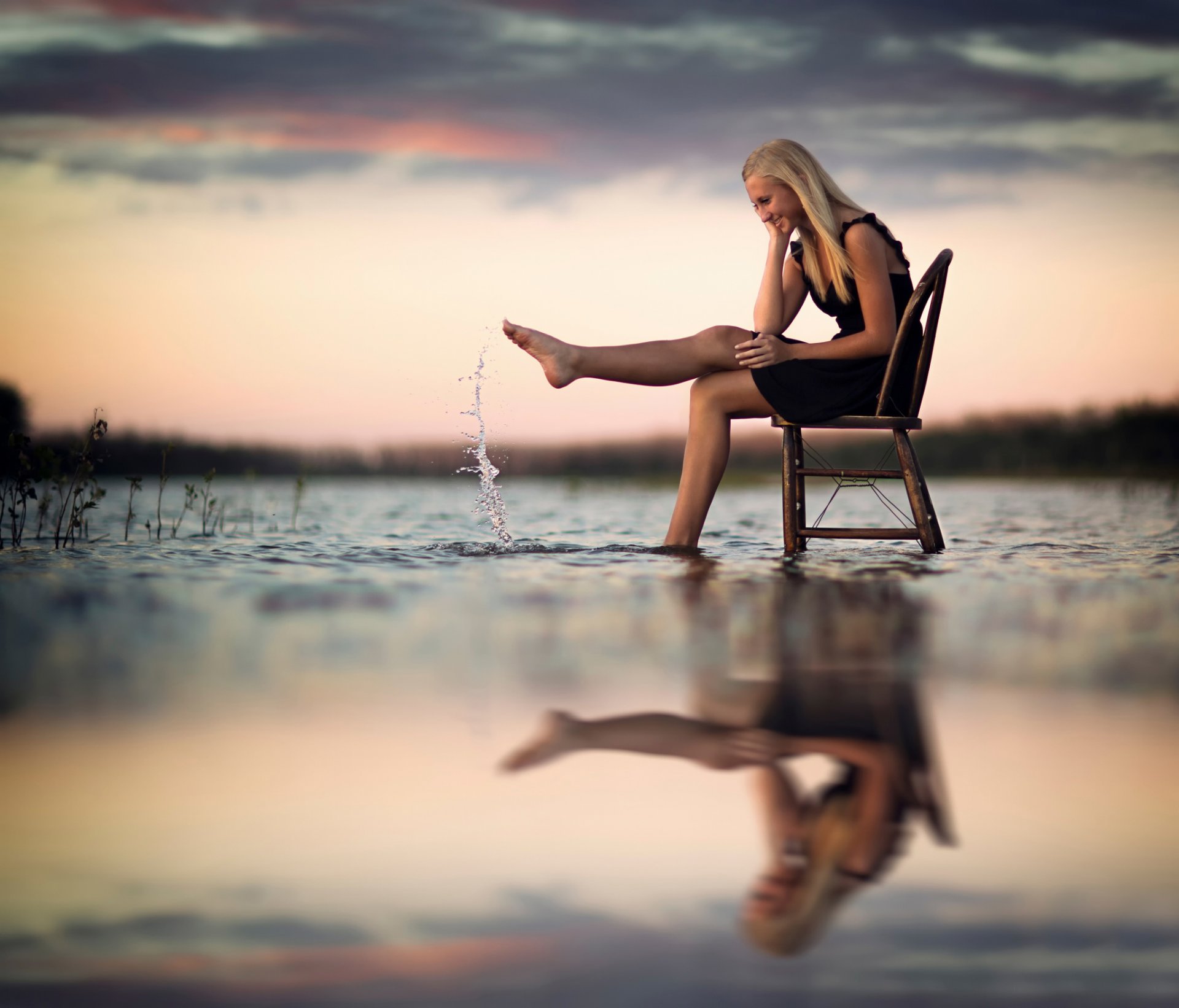 acqua riflessione ragazza sedia splash gioia