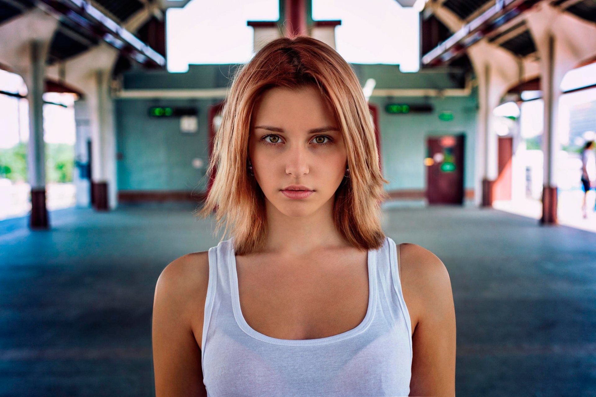 nadia porträt blick t-shirt