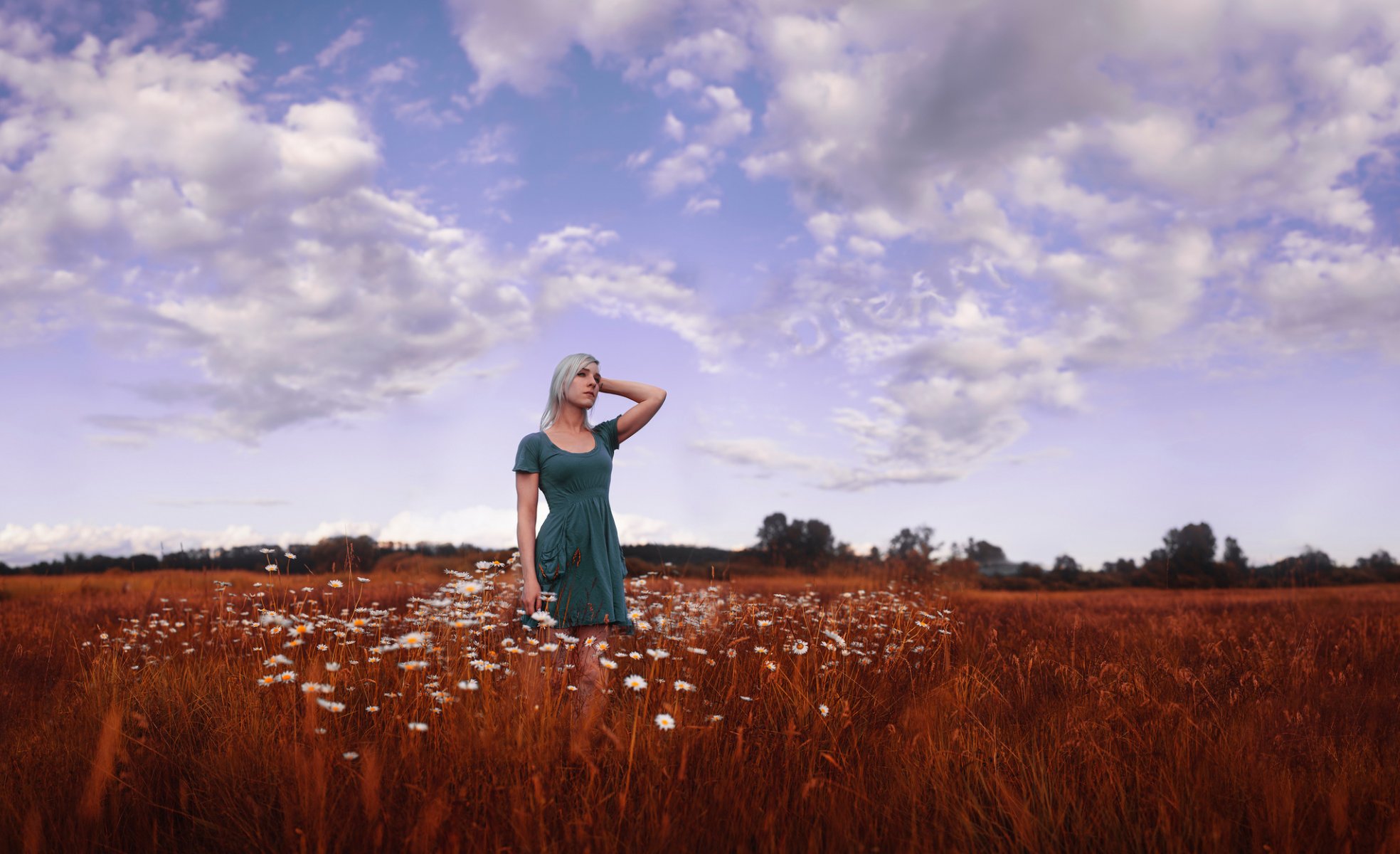 campo margherita ragazza vestito cielo nuvole bellezza